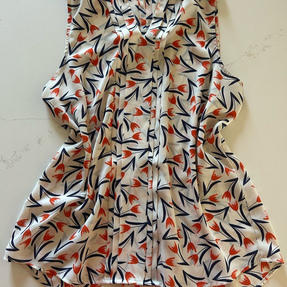 Spring 🌸 Floral Print Sleeveless Blouse